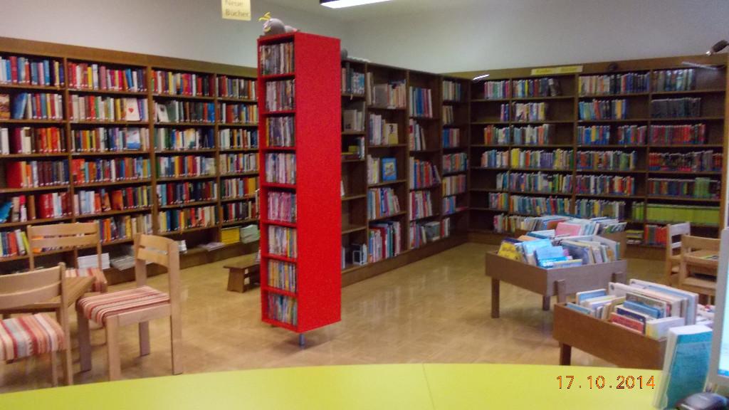 Büchertröge und Regale