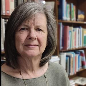 Büchereimitarbeiterin